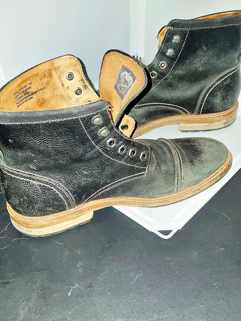 The Florseheim Men's Leather Boots in Black & Brown 9D